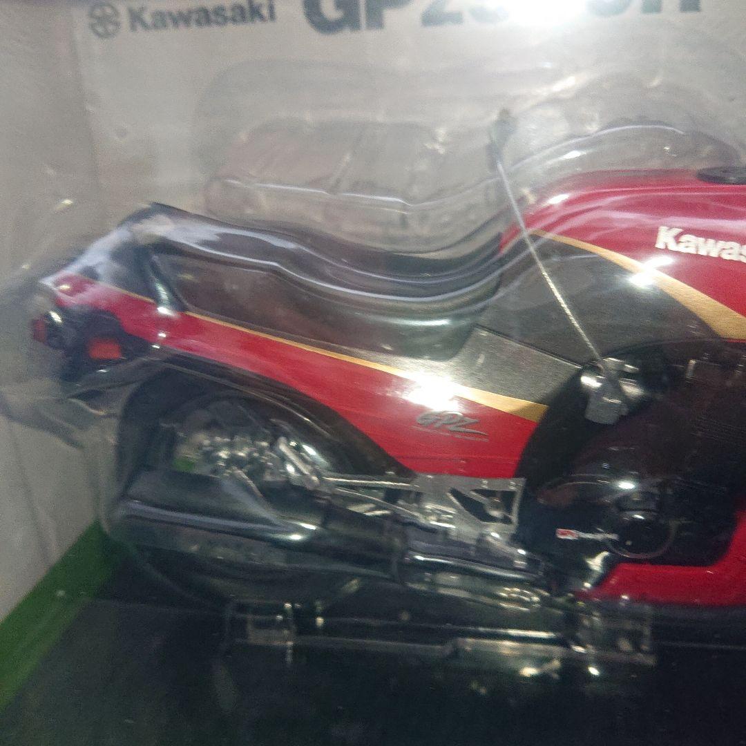 Kawasaki GPz900R 1/12スケールダイキャストバイク　赤/灰