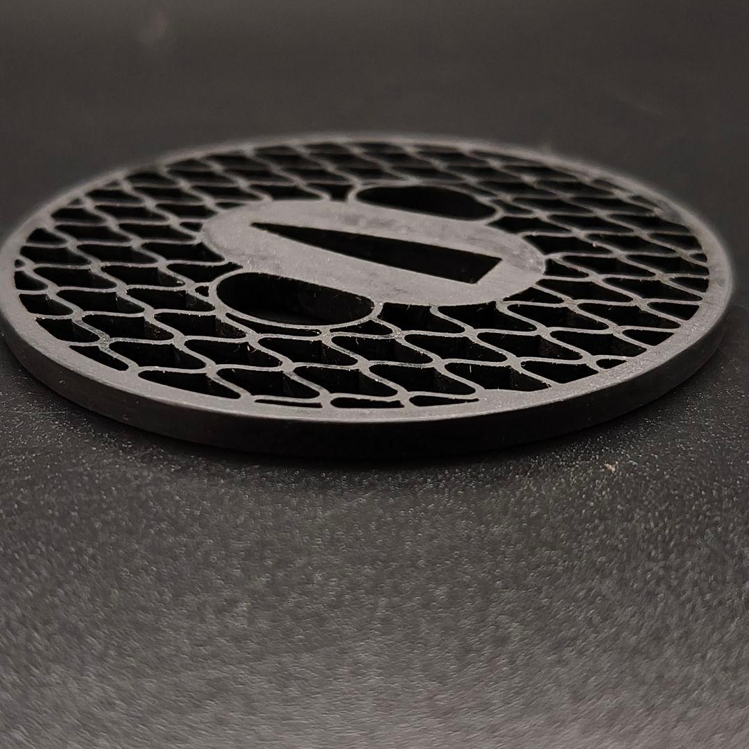 刀鍔　綱の図　鉄製　金工品　細工　職人作　日本刀装具　鍔　つば　刀剣美術