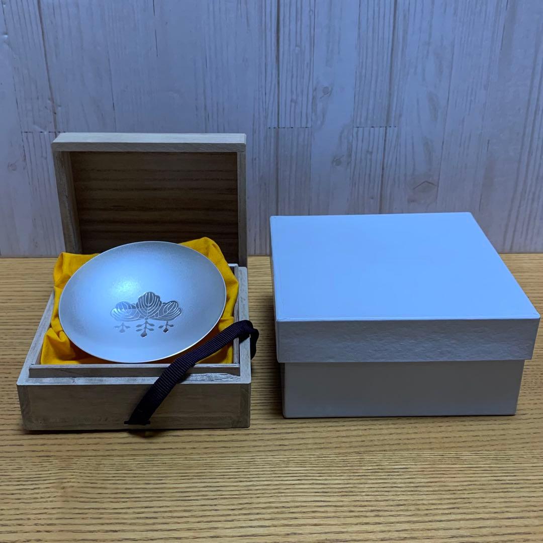 銀盃　純銀 花柄皿 木箱入り