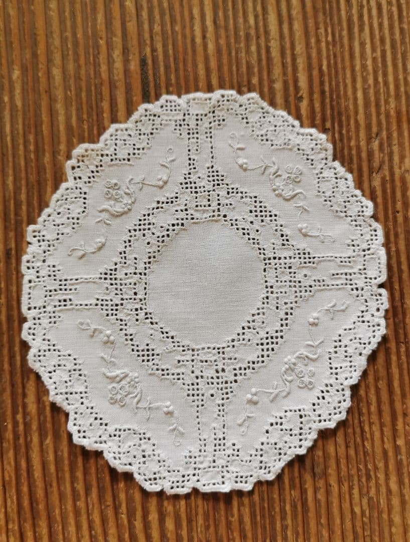 アンティーク アペンツェル小花刺繍 十字架&生物モザイクレース 精緻なドイリー