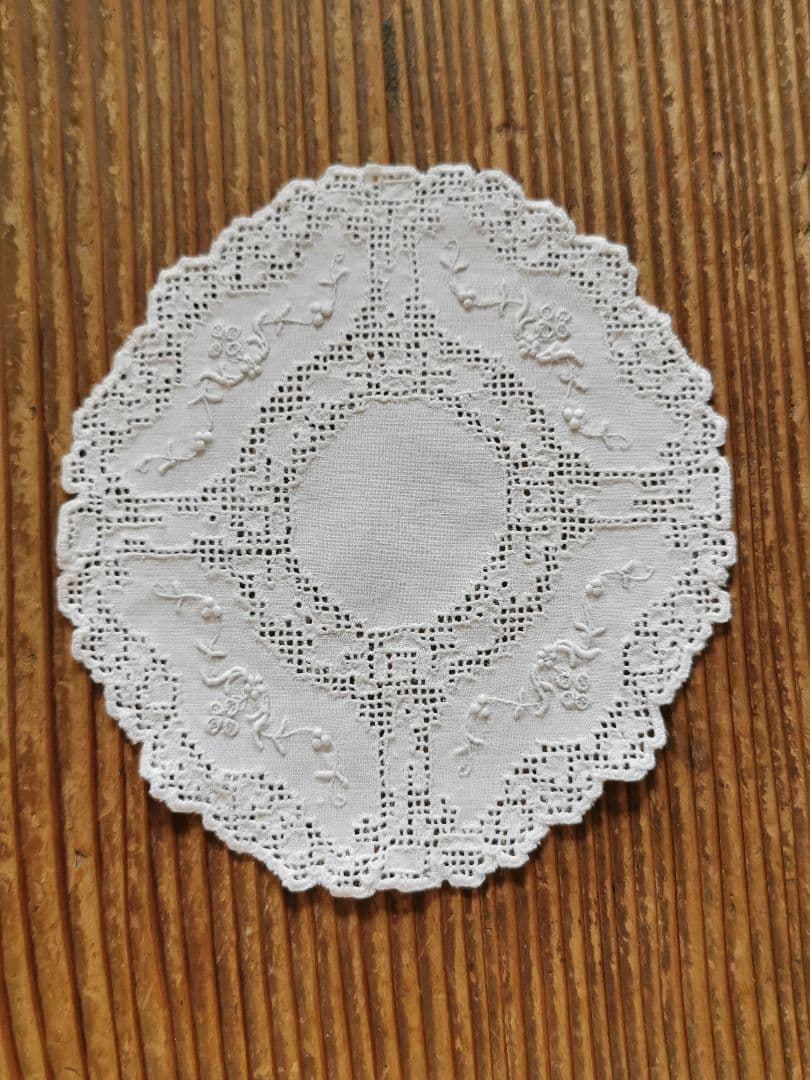 アンティーク アペンツェル小花刺繍 十字架&生物モザイクレース 精緻なドイリー