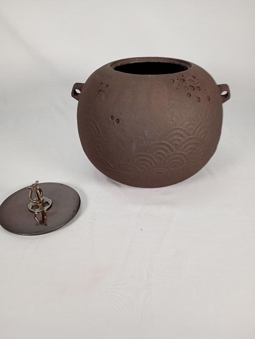【茶道具】青海波紋様姥口丸釜　南鐐摘み　亀甲鐶付　茶釜　釜368