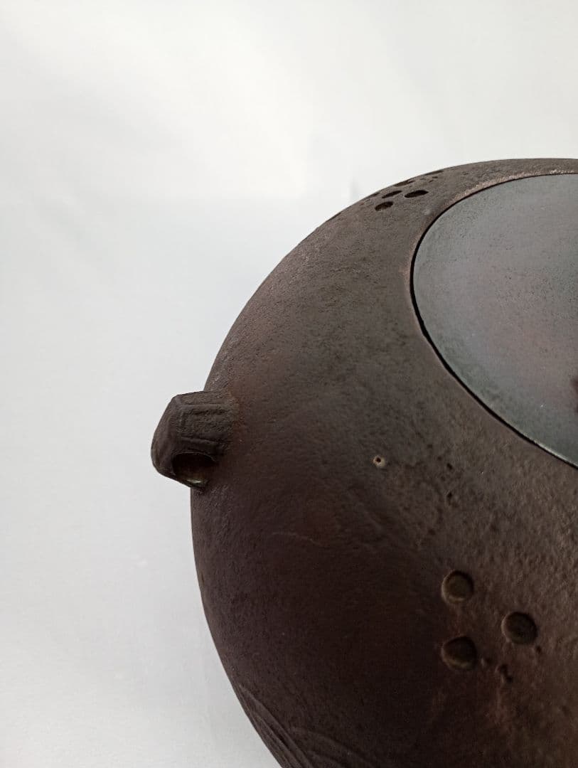 【茶道具】青海波紋様姥口丸釜　南鐐摘み　亀甲鐶付　茶釜　釜368