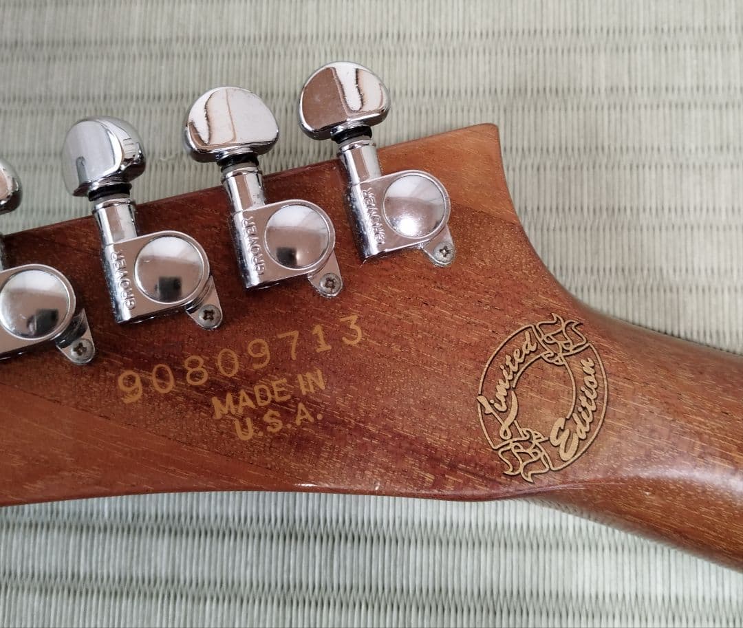 ギブソンエクスプローラー96製Limitid中古です。取りに来れる方のみ。