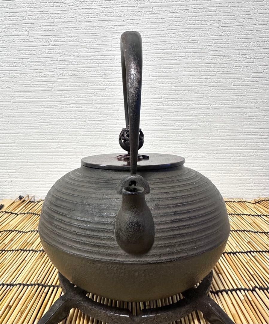 未使用品　南部正晴堂　伊藤 宝斎作 糸目南部形１２型唐金蓋 飾摘　南部鉄瓶