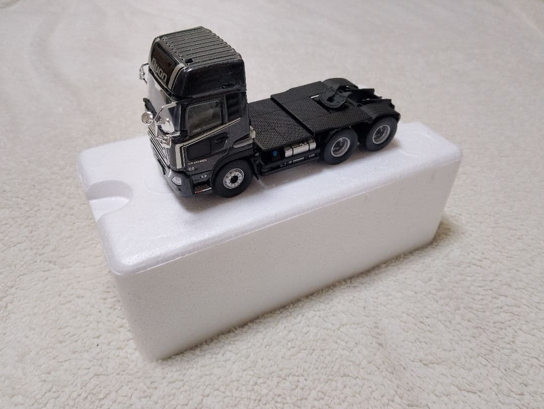 京商 UDトラックス 1/43 クオン GW 530 トラクターヘッド