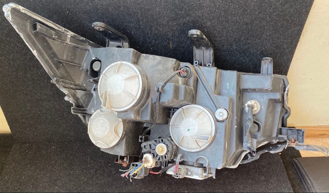 デリカD5 前期 純正HIDヘッドライト 左右セット