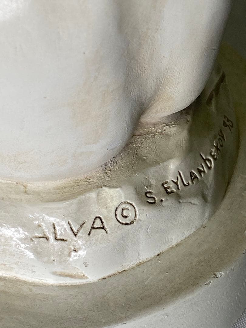 2049 ❣️ 石を負うカリアティード　像