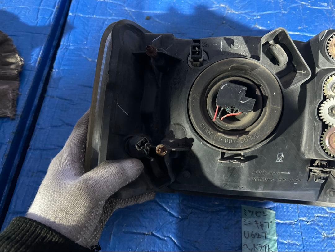 三菱　ミニキャブ　U62T ヘッドライト左右セット