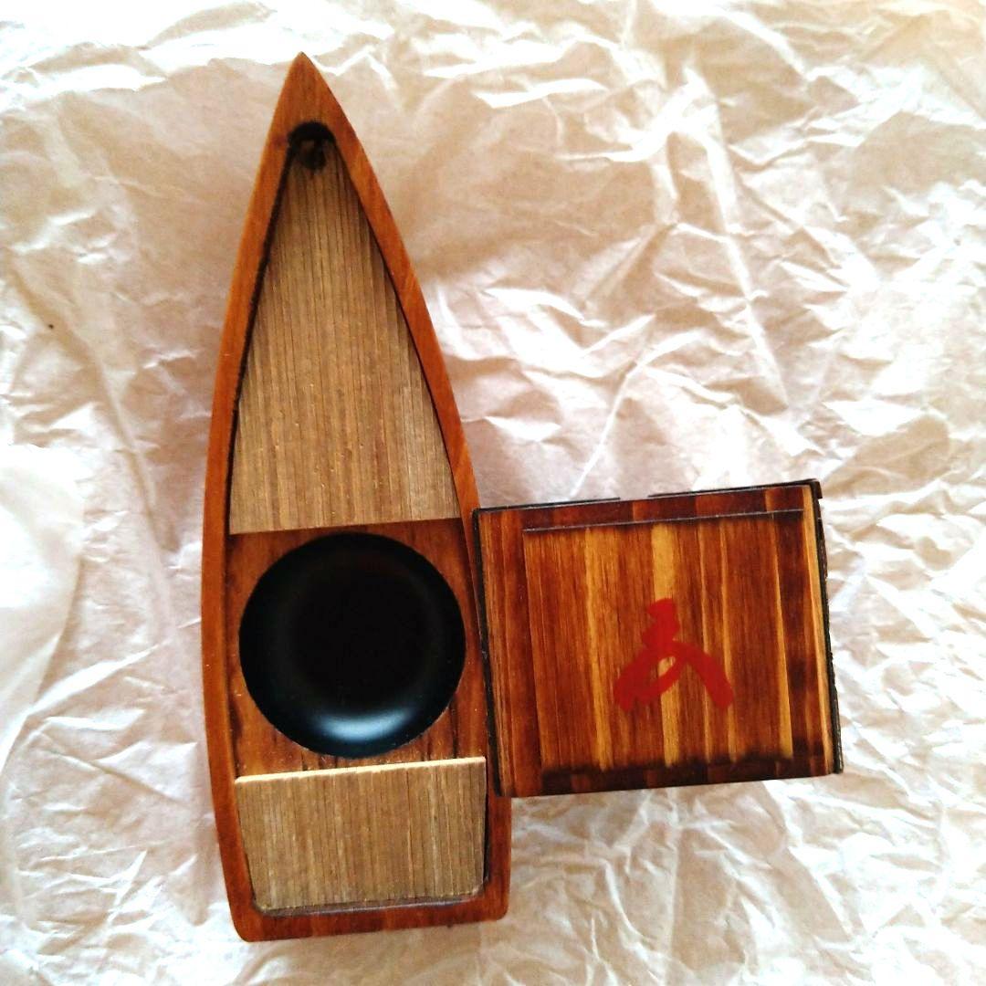 東山水上行 舟香合