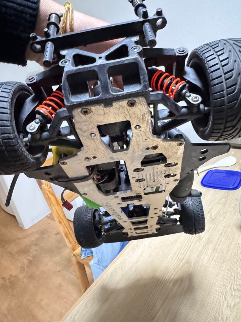 ラジコンカー 油圧サスペンション メタルシャーシ