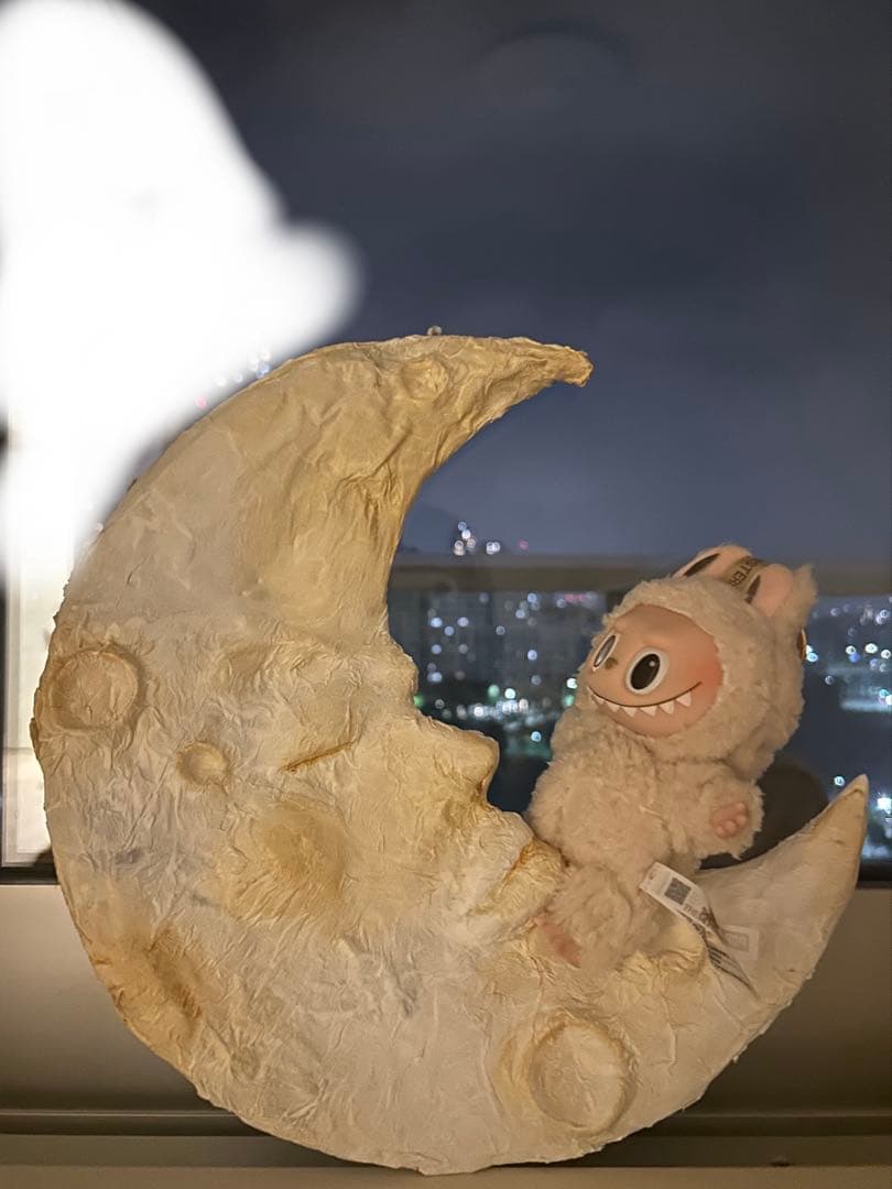 MOON オブジェ　手作り　モニュメント　ラブブの乗り物