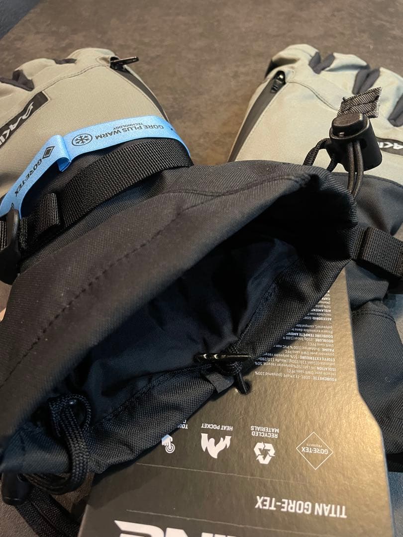 DAKINE　ダカイン　TITAN GORE-TEX　スノーグローブ Mサイズ