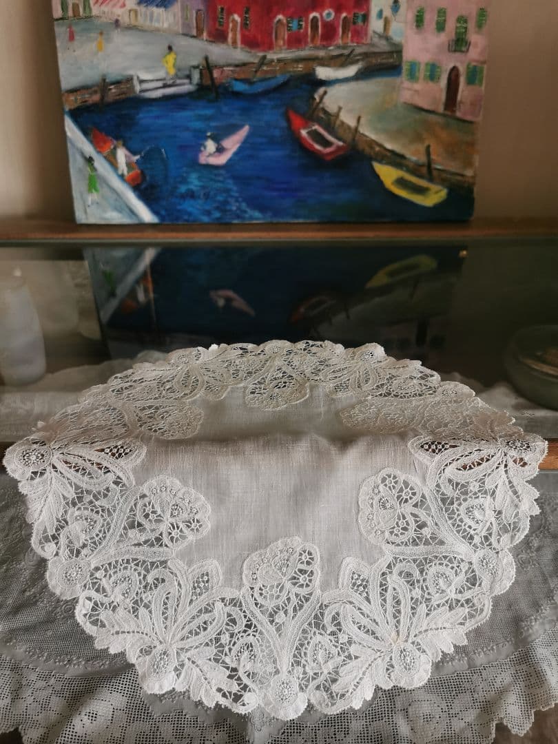 アンティーク ベルギー ポワンドローズ 薔薇と蕾 ニードルワーク レースドイリー