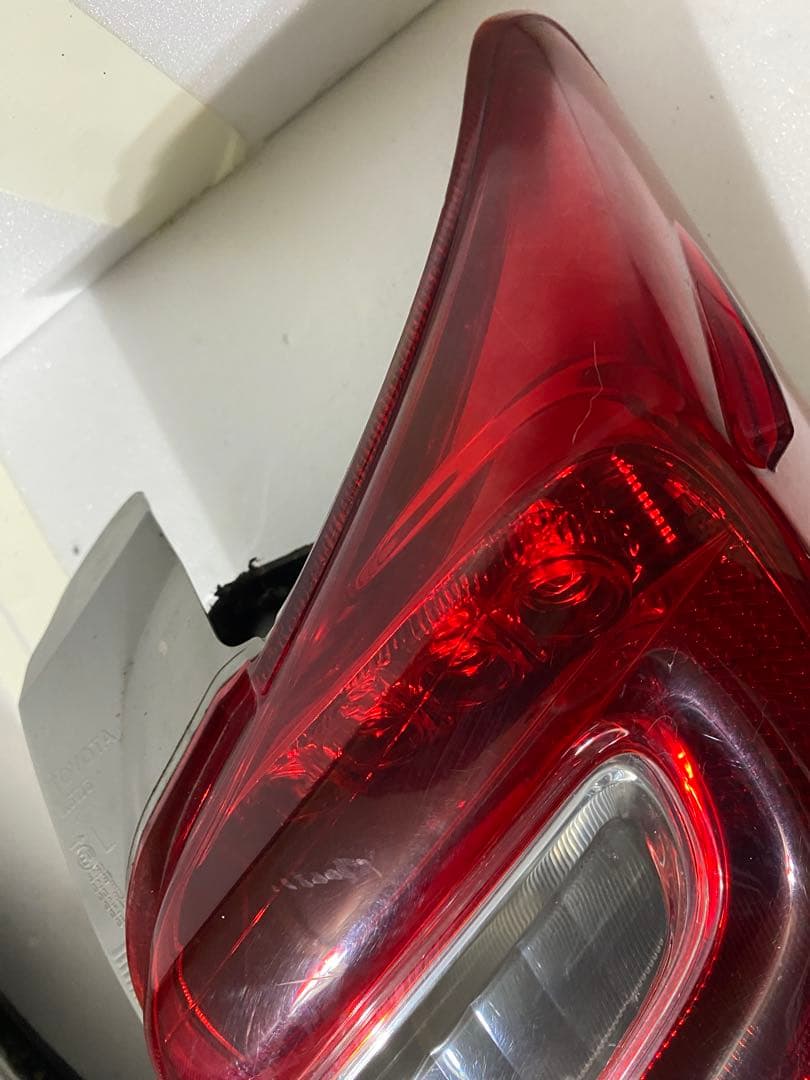ヴィッツ NSP130 後期 純正テールライト 左右セット
