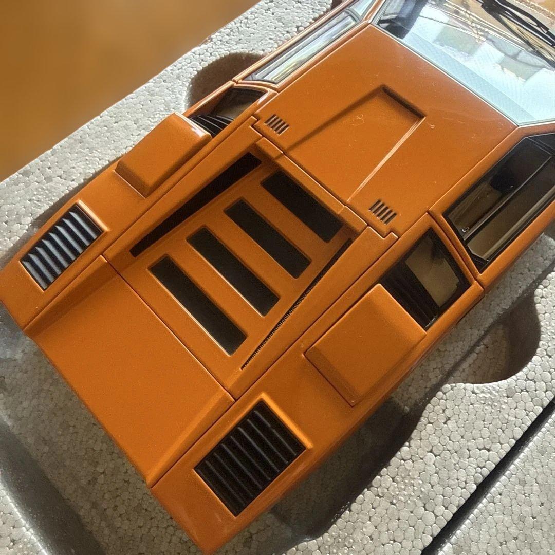 1/18 ランボルギーニ カウンタック LP400 (オレンジ)