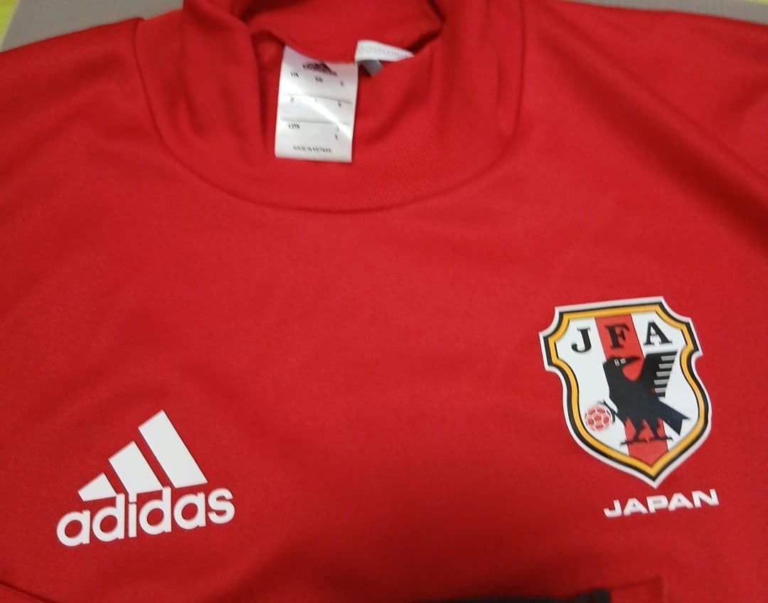 adidas サッカー日本代表　トレーナー　プラクティスシャツ　2着セット