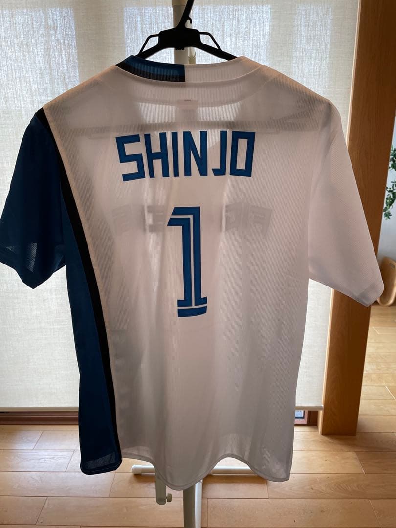 日本ハムファイターズ　ホームユニフォーム 　Sサイズ　新庄　1番