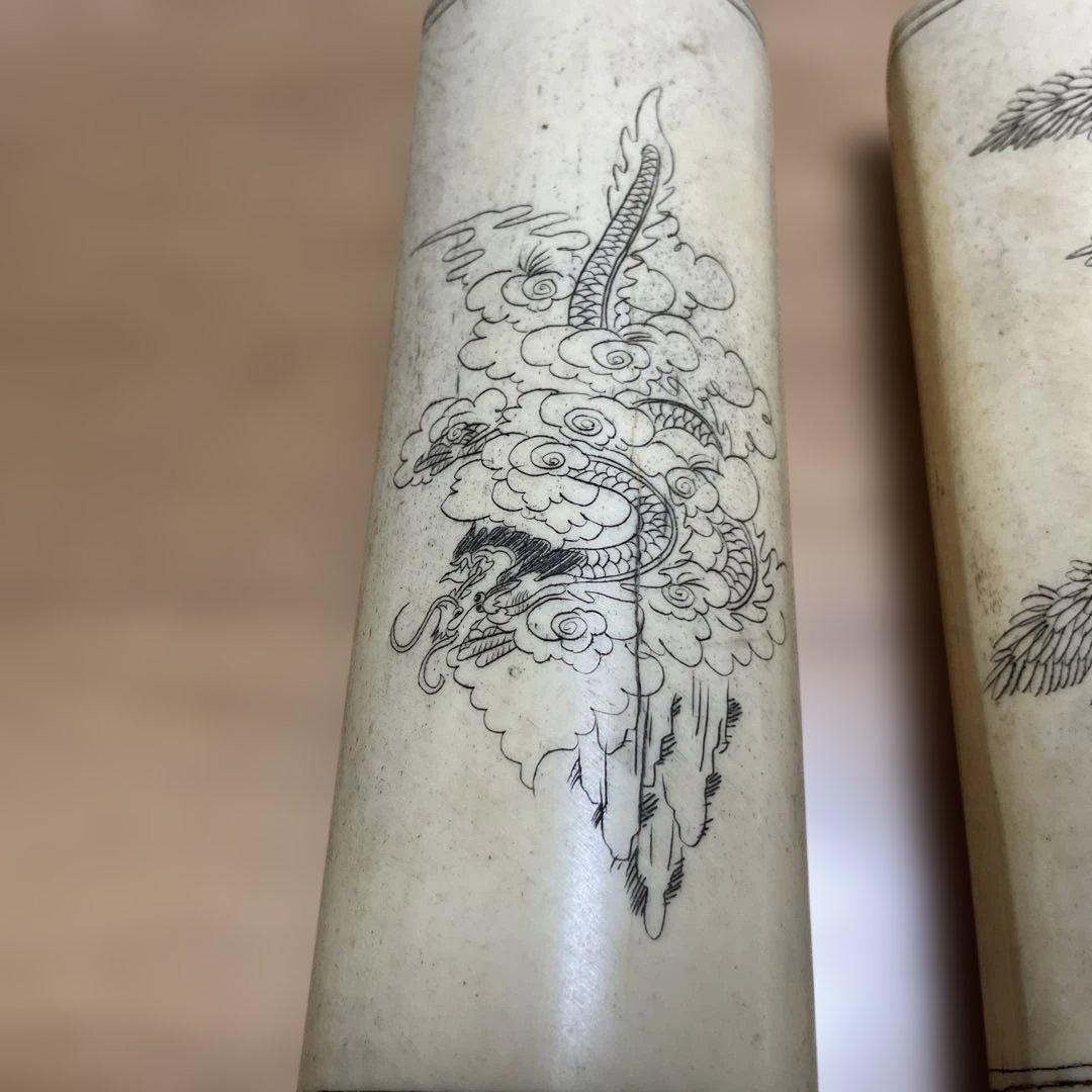 動物の骨製の彫刻文鎮一対