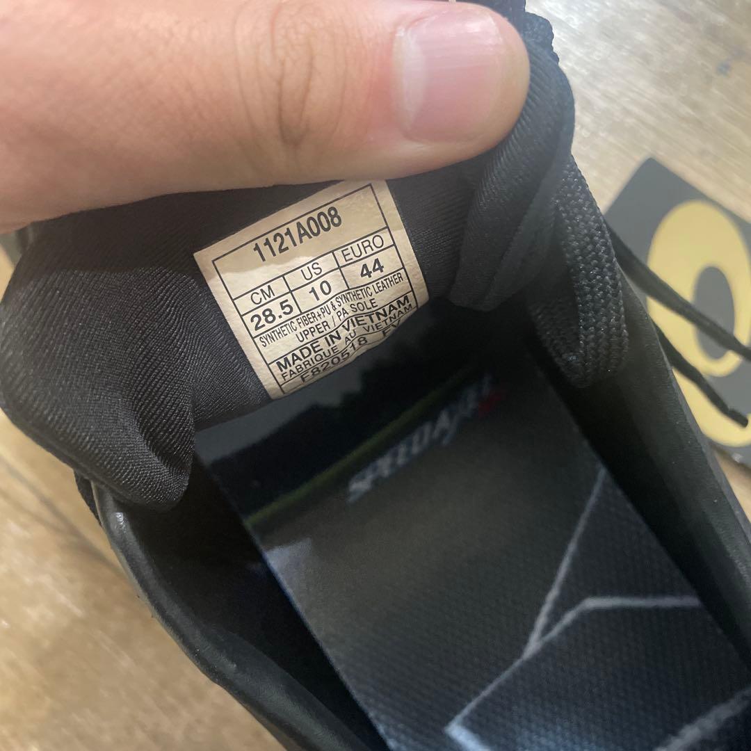 asics ブラック スパイクシューズ 買ったけど使わずに未使用でずっと置いてた