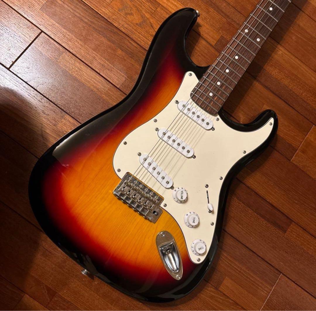 ストラトキャスター タイプ　エレキギター (センターブレンダー回路搭載)