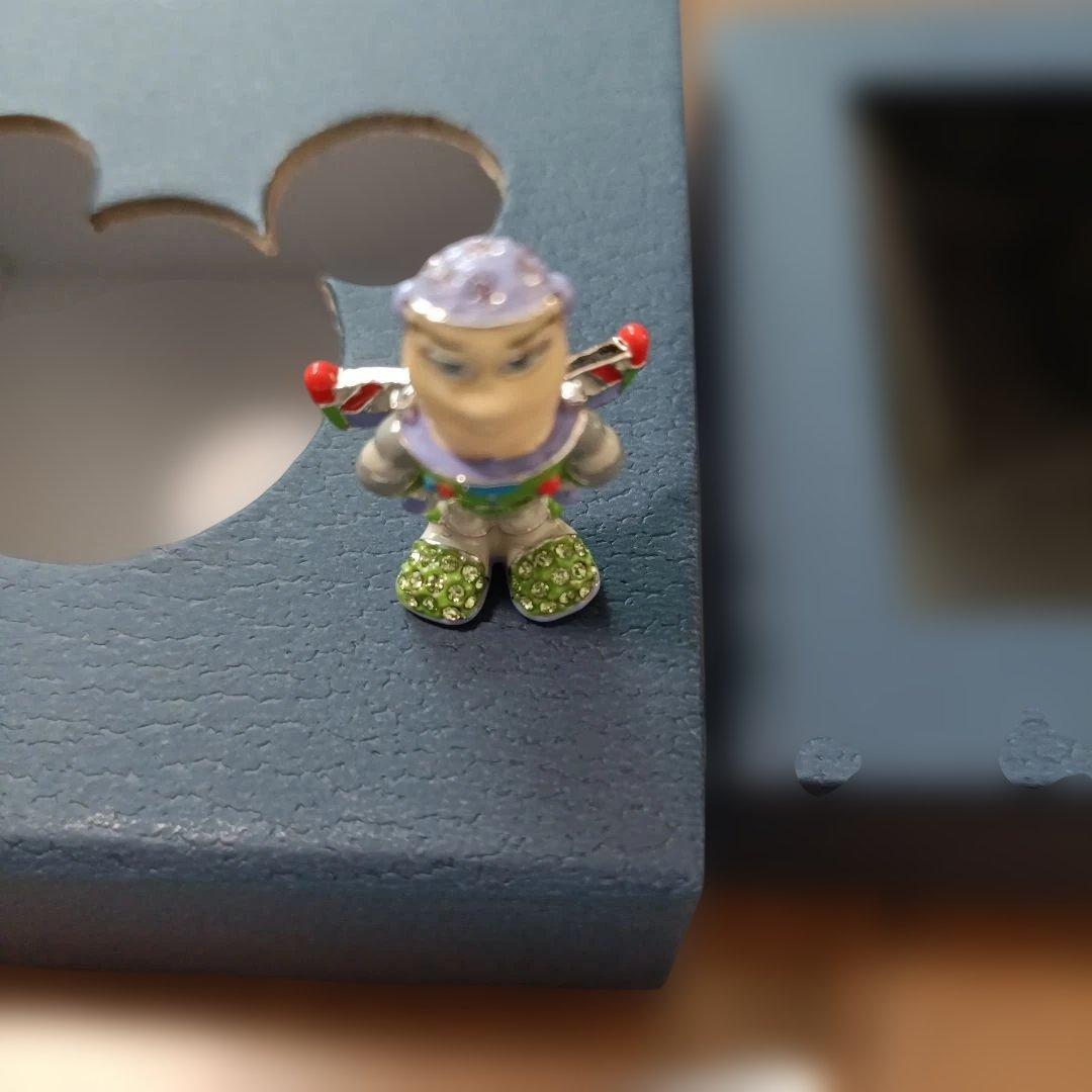 ディズニー スワロフスキー ® クリスタル　バズライトイヤー ミニフィギュア