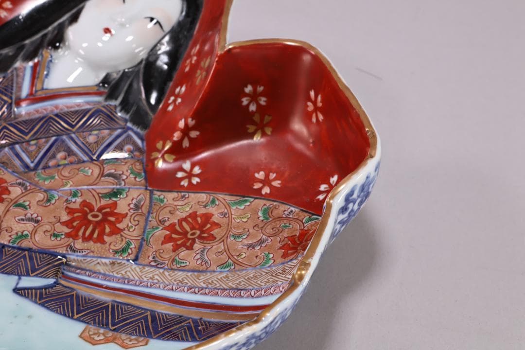 江戸中期　古伊万里　美人形　飾皿　変形皿　色絵金彩　巾40.5㎝ BJ201
