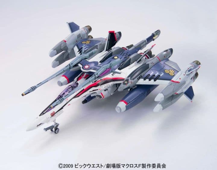 【新品】バンダイ1/72◆VF-25F トルネードメサイアバルキリー アルト機