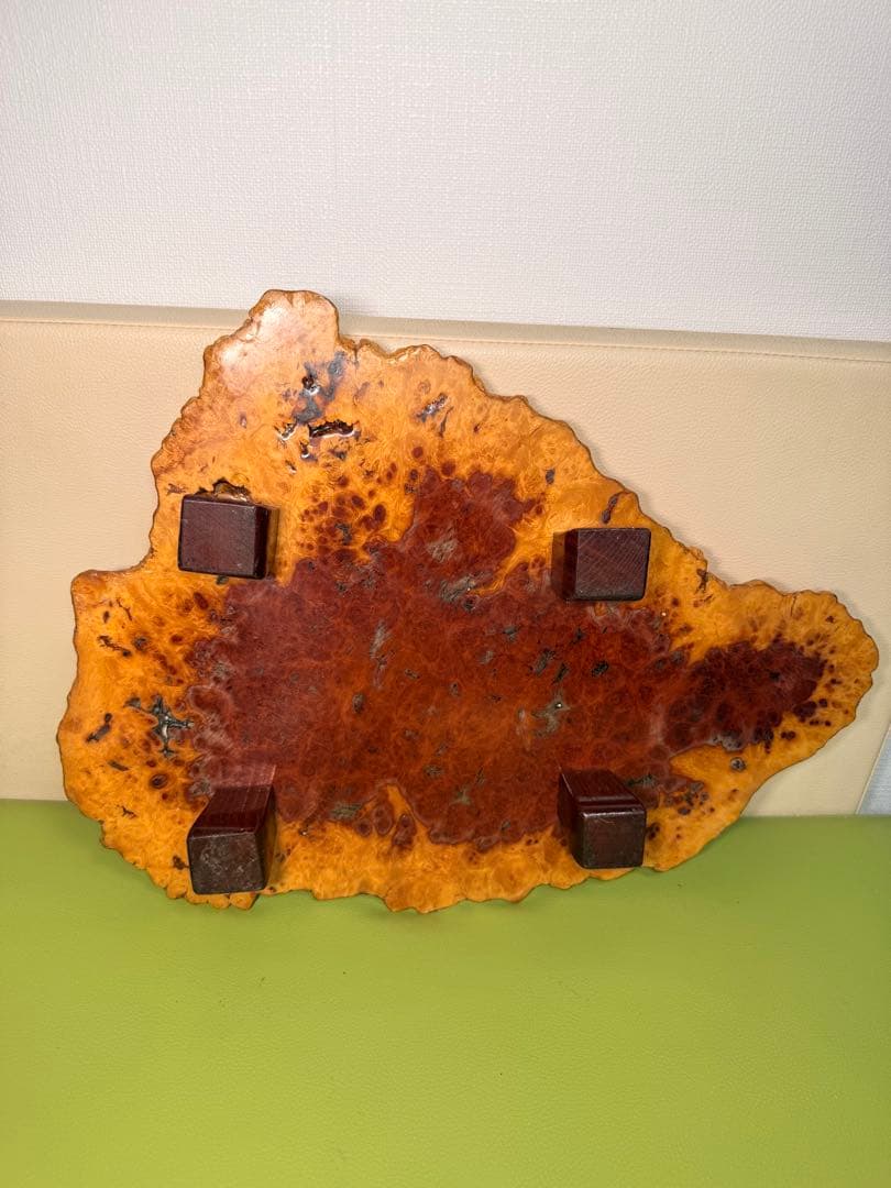 木製バール装飾品 黄褐色と赤褐色