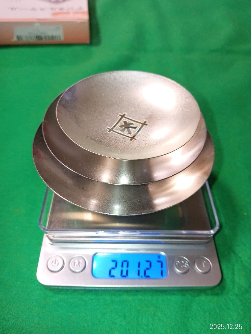 純銀製　三ツ重　ロゴ入り盃　 201g
