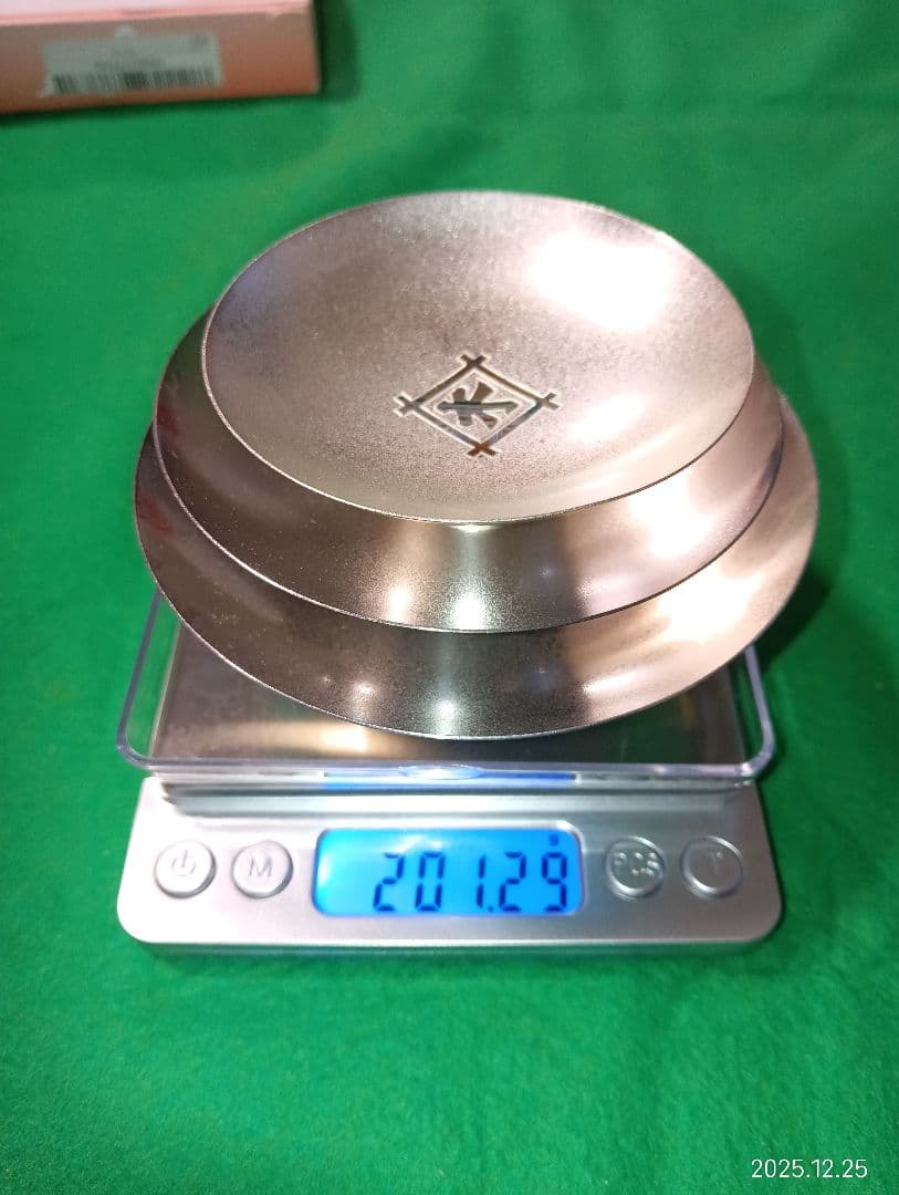純銀製　三ツ重　ロゴ入り盃　 201g