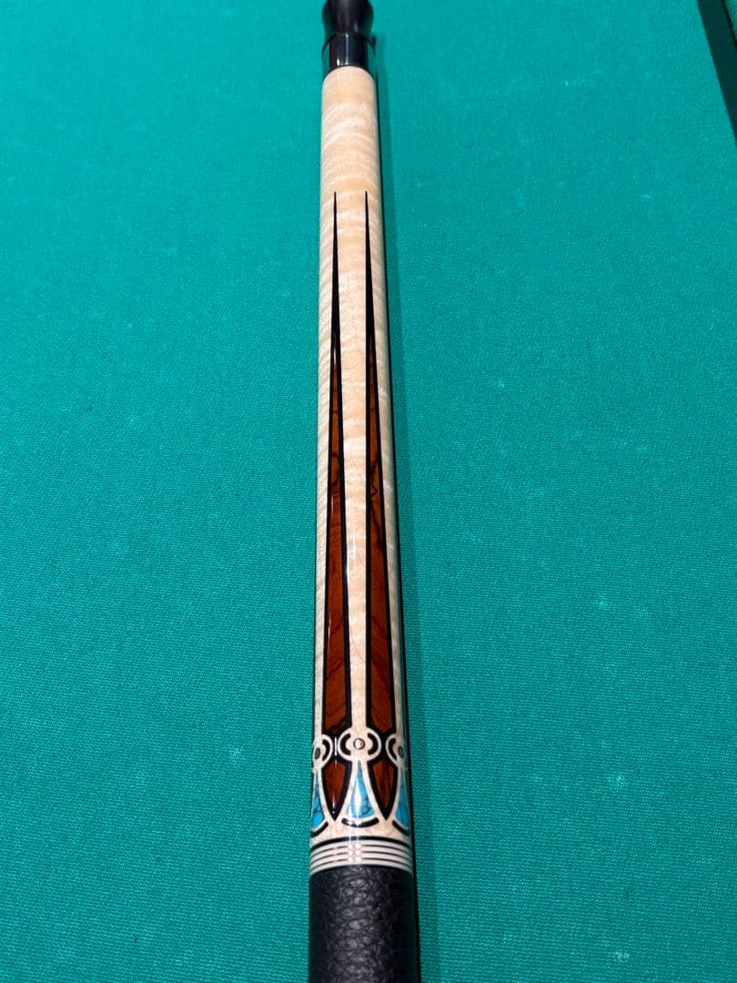 プレデター THRONE3-2ビリヤードキュー&キューケース　Revo11.8