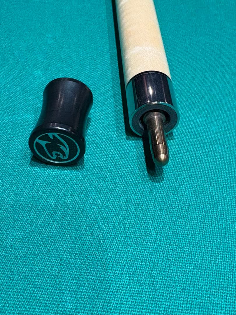 プレデター THRONE3-2ビリヤードキュー&キューケース　Revo11.8