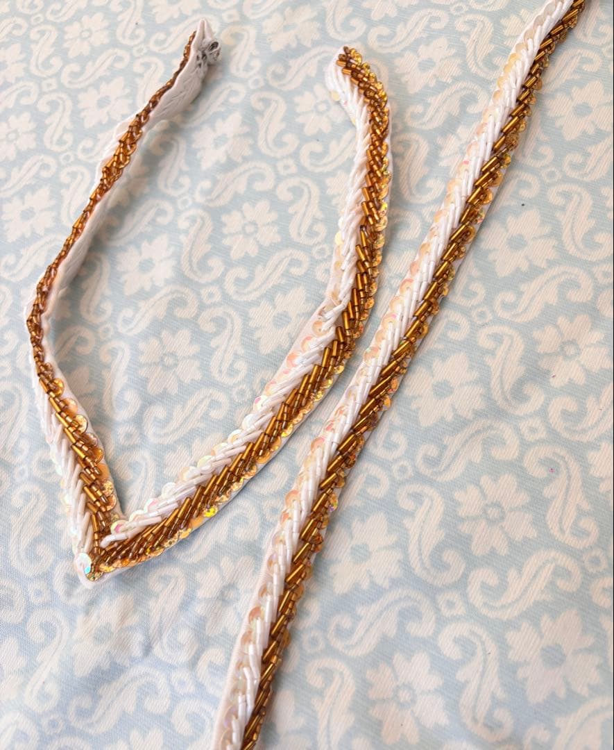 ベリーダンス 衣装 白×ゴールド ビーズ装飾 豪華セット 舞台 発表会