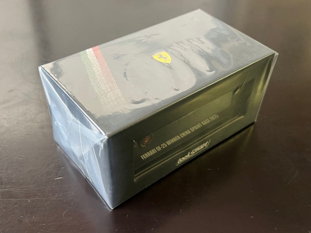 LookSmart Ferrari F1 1/64ルイスハミルトンミニカー