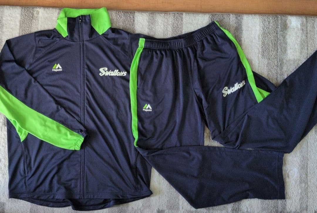 東京ヤクルトスワローズ Majestic製プロコレジャージ上下セット