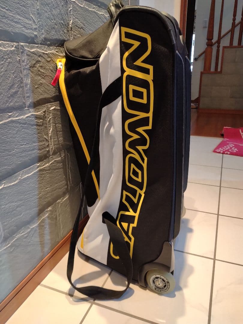 SALOMONキャリー付きバックパック 黒/白/黄色