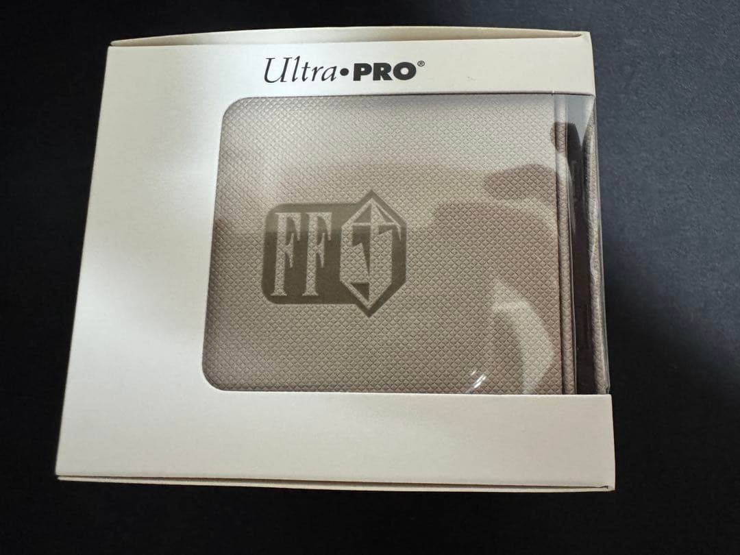 MTG ウルトラプロ/FF《クラウド：星の守護者》デッキボックス