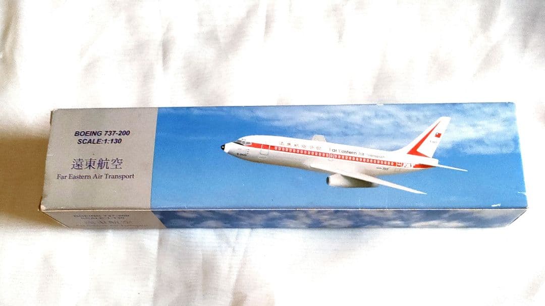 遠東航空　ボーイング 737-200 　1/130スケールモデル