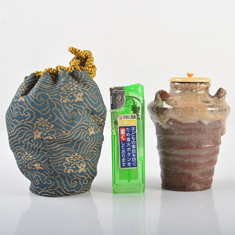 瀬戸焼　古瀬戸　耳付茶入　萬代屋緞子仕覆付　八代一叟宗守極め箱　D　R6241B