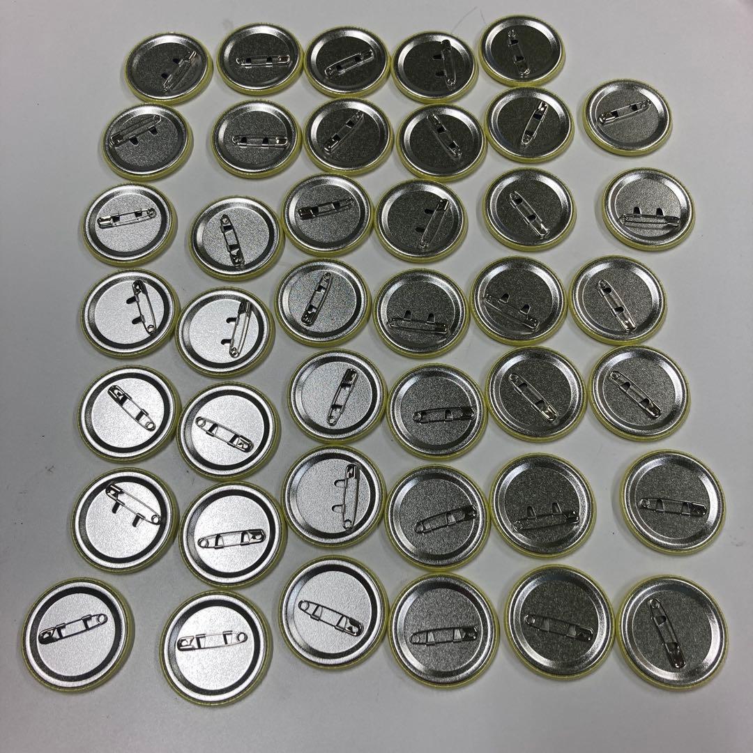 MB12 たべっ子どうぶつ きりん 缶バッジ ライオンズ 41コセット