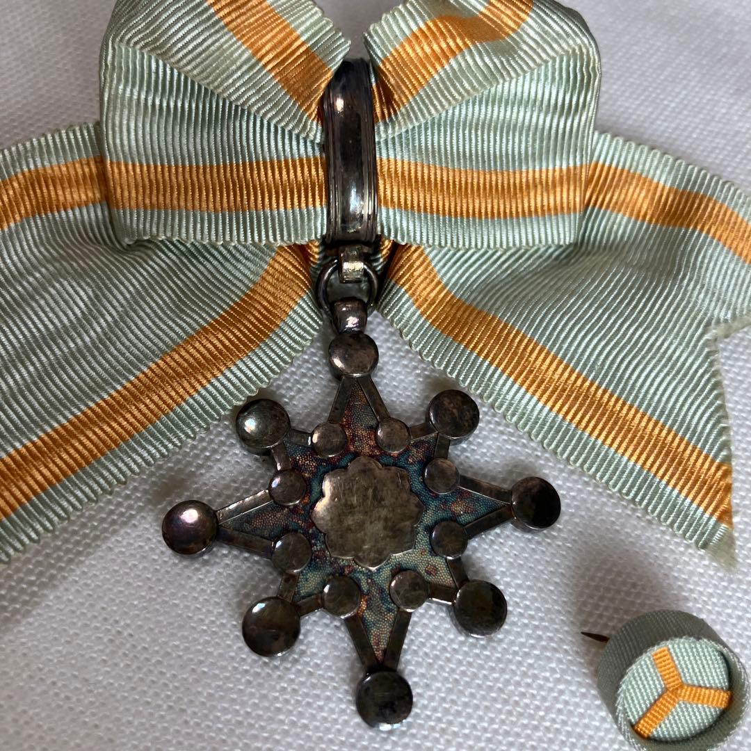 勲八等瑞宝章　支那事変従軍記章 共箱入り 勲章 記章　ヴィンテージ　希少　レア