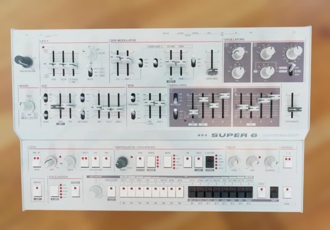 UDO SUPER 6 アナログシンセサイザー