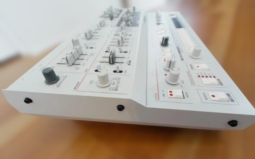 UDO SUPER 6 アナログシンセサイザー