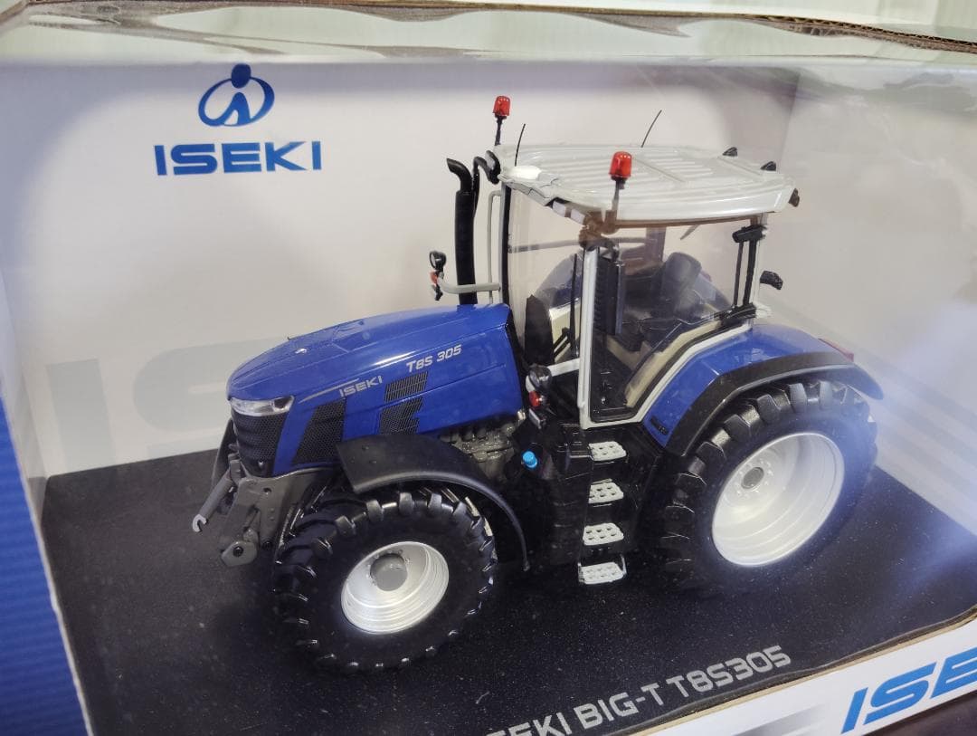 ISEKIトラクター　BIG-T T8S305　1/32ミニチュア