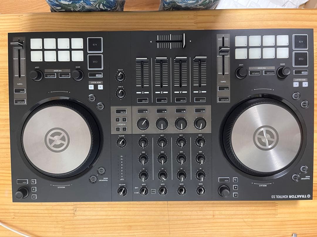 Traktor Kontrol S3 DJコントローラー