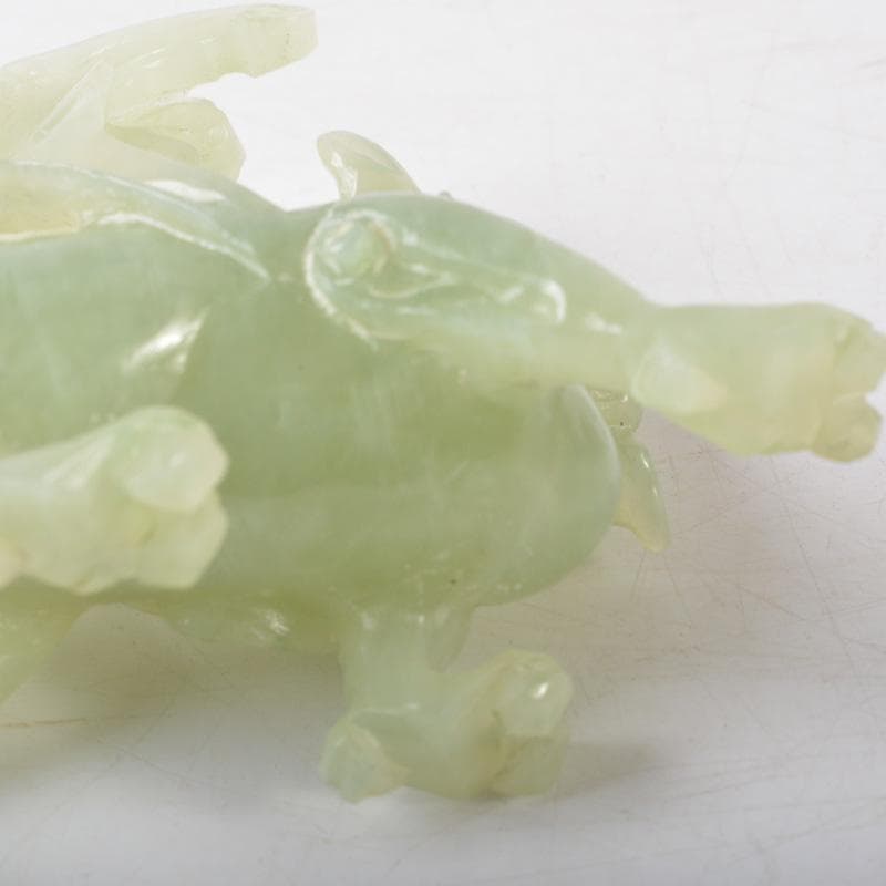 中国　玉石岫玉彫刻　神獣彫　置物　唐木台付　C　5189