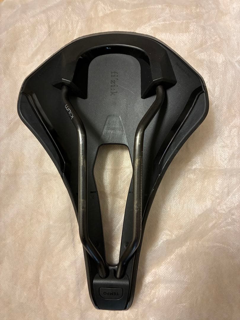 Fizik Argo Tempo R3 サドル