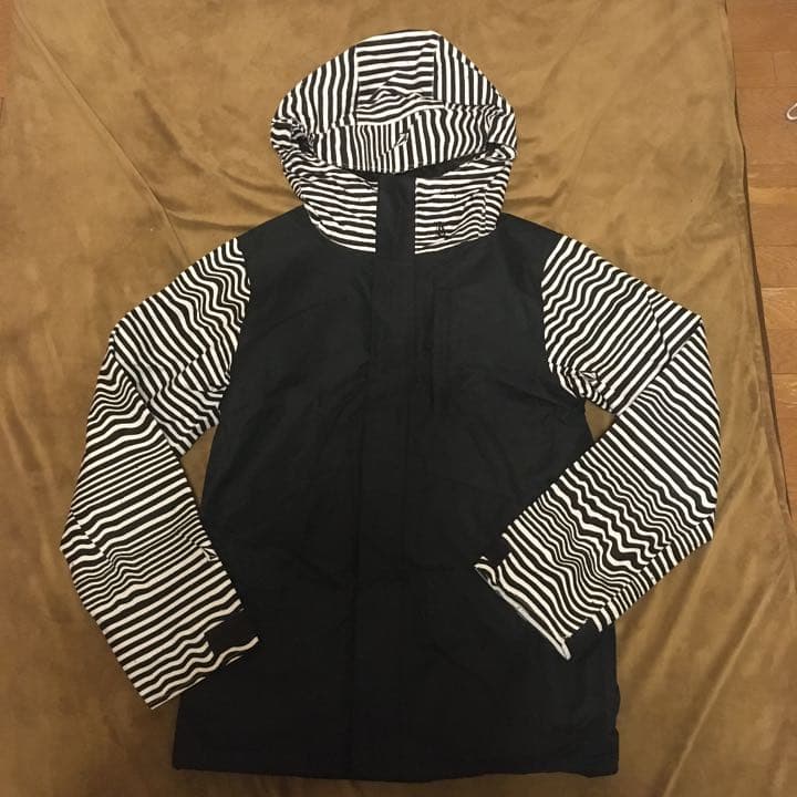 大幅値下げ！volcomウエア上下