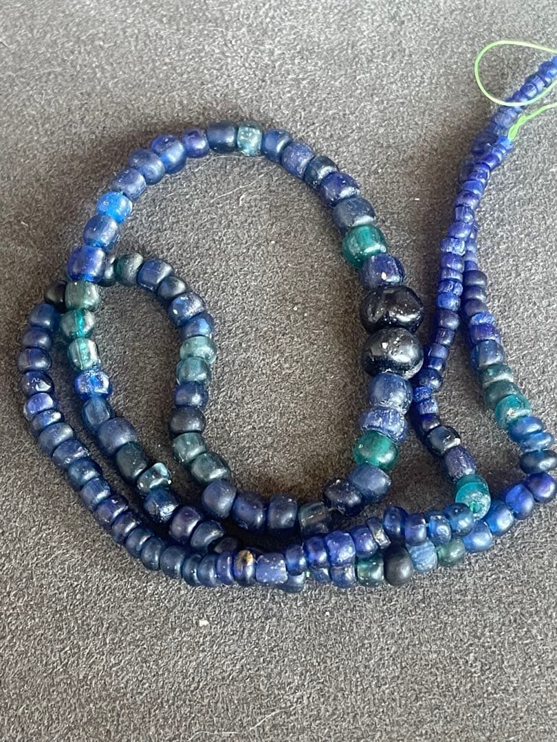 古墳時代　瑠璃玉首飾り　装飾品　出土品